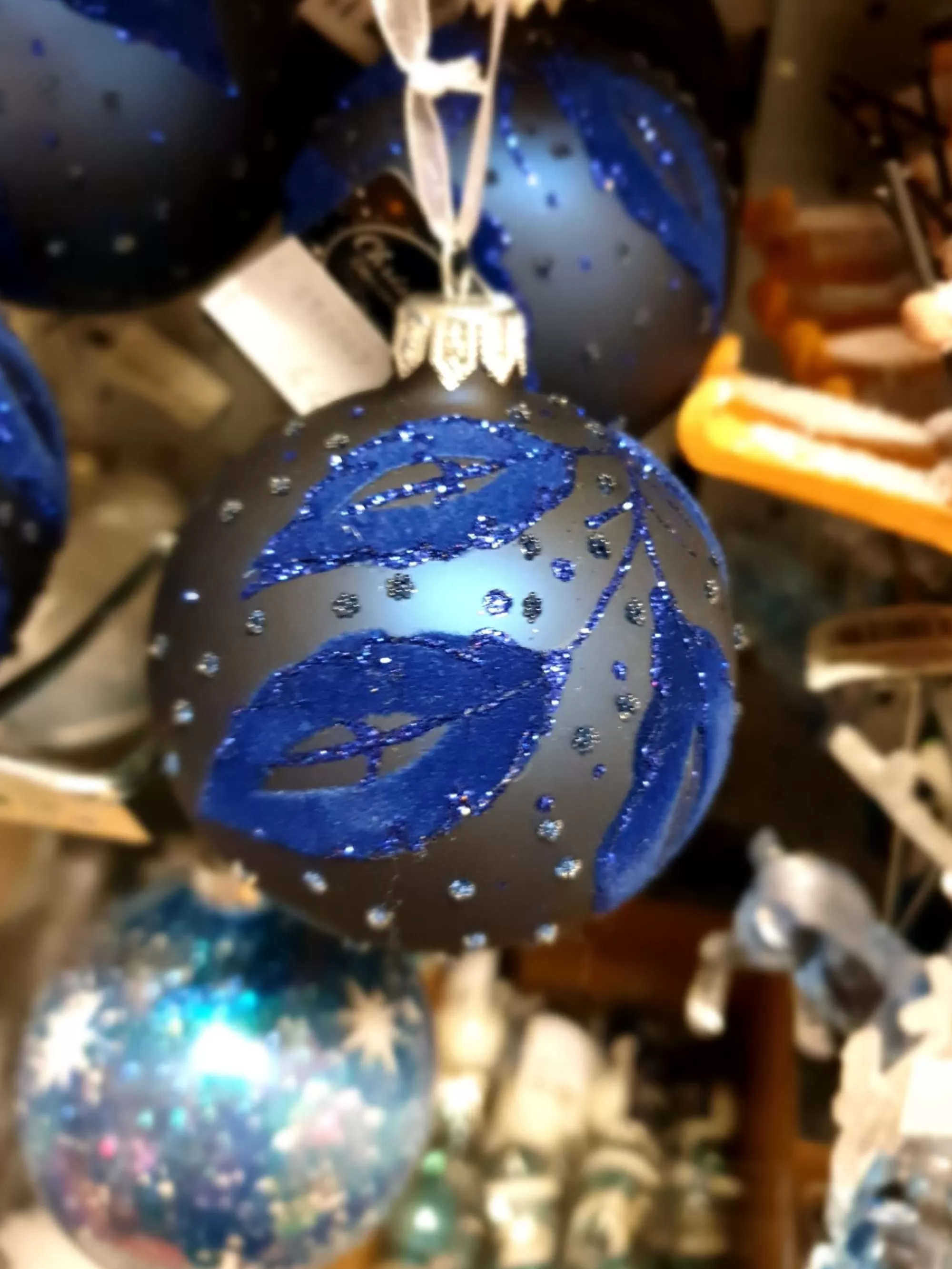 Outlet La Maison du Père Noël Boule Bleue Fonce Avec Motifs En Velours