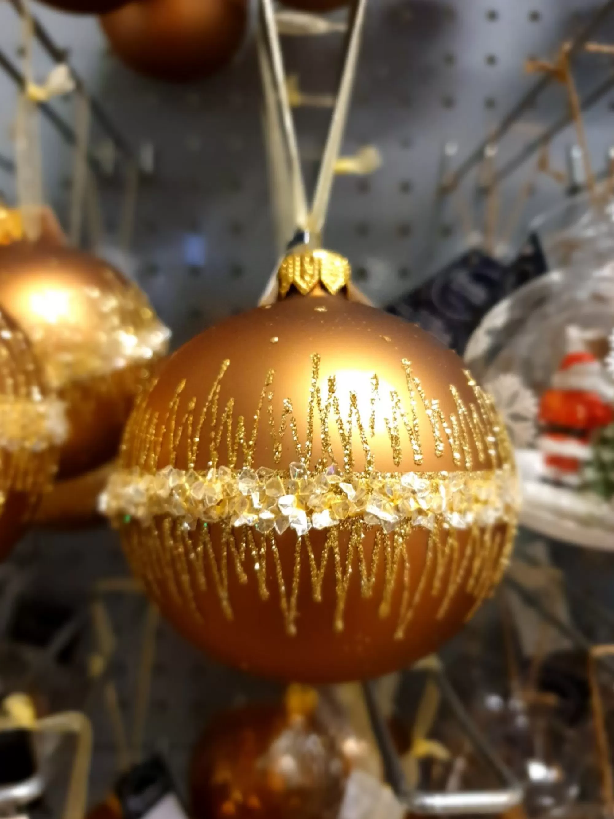 Store La Maison du Père Noël Boule Doree En Verre Avec Fioritures