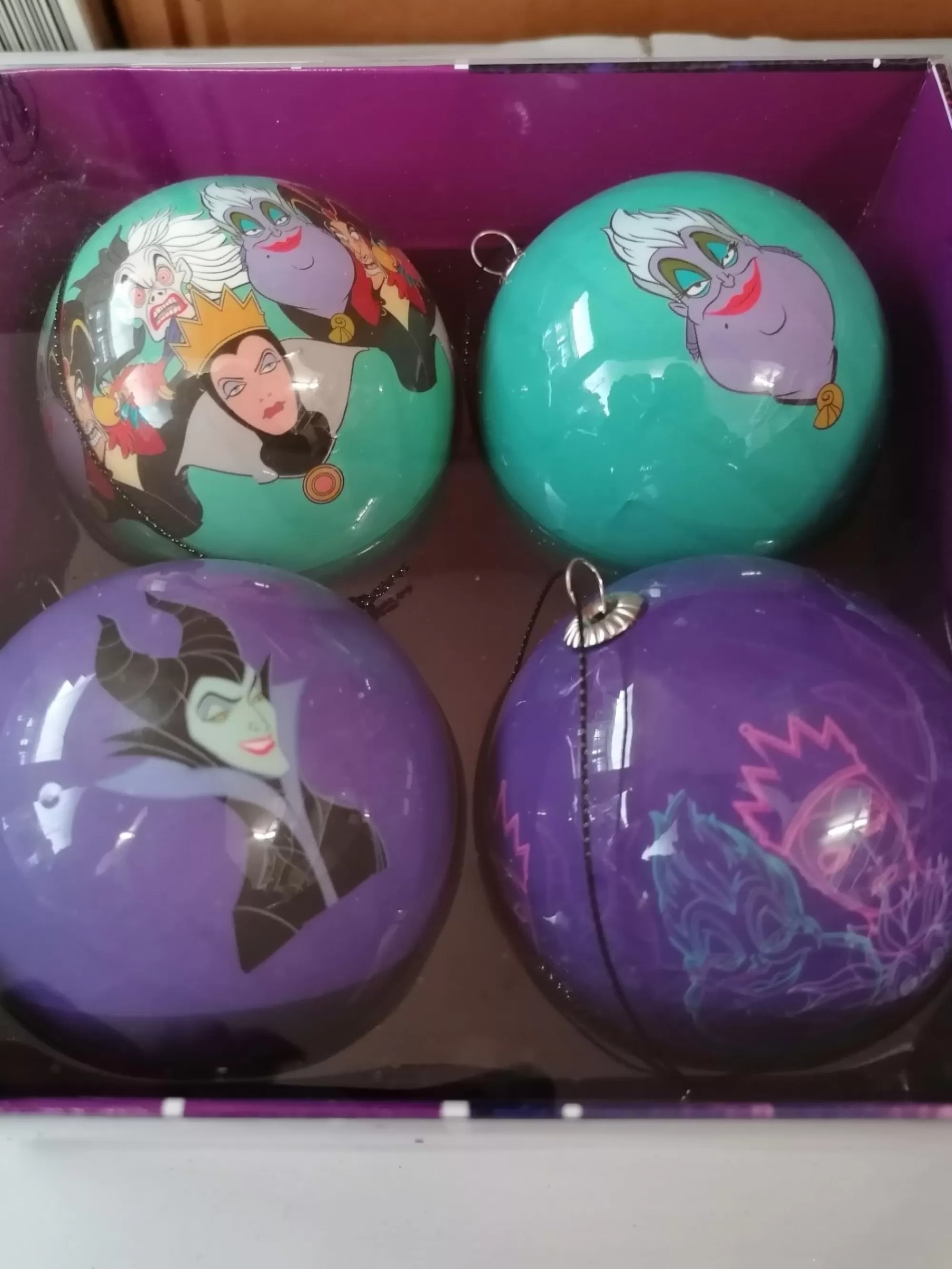 Hot La Maison du Père Noël Box De 4 Boules Disney Vilains